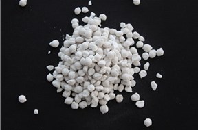 到了冬天，很多市政和單位采購融雪劑，那么讓我們來了解下融雪劑和工業(yè)鹽的區(qū)別